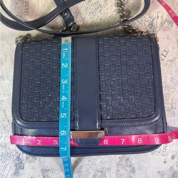 Banana Republic Navy Blue Cross Body Shoulder Bag Basket Weave Flap Closure - Picture 14 of 16